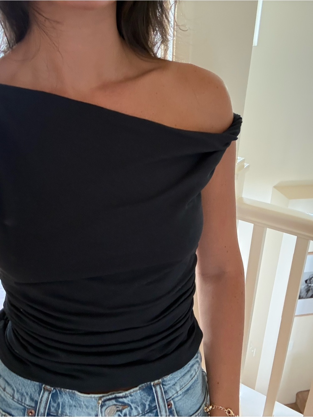 Abercrombie & Fitch One-Shoulder Black Top - Picture 2 of 3